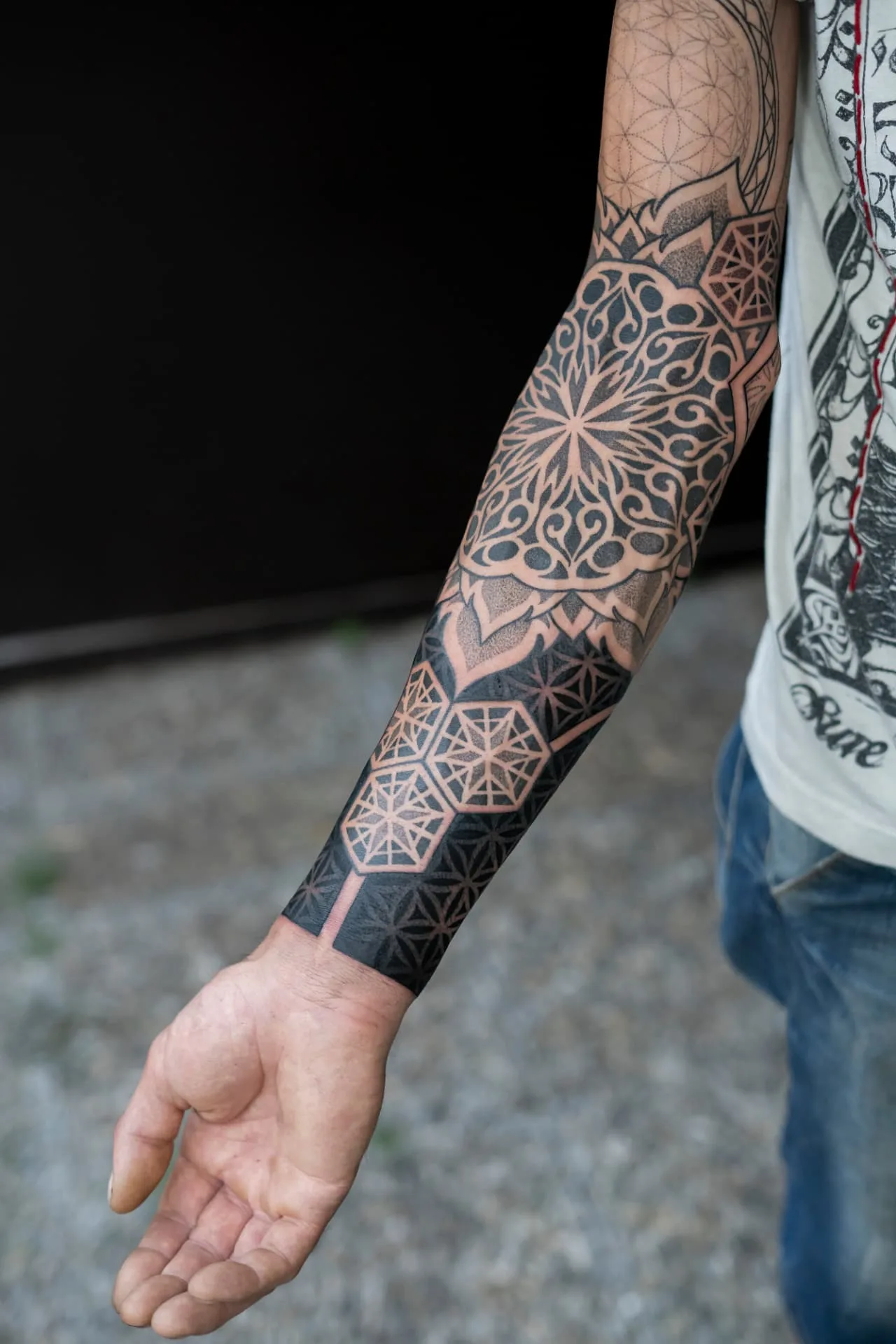 Ornamentaler Unterarm-Sleeve mit geometrischen Ornamenten von ISTO