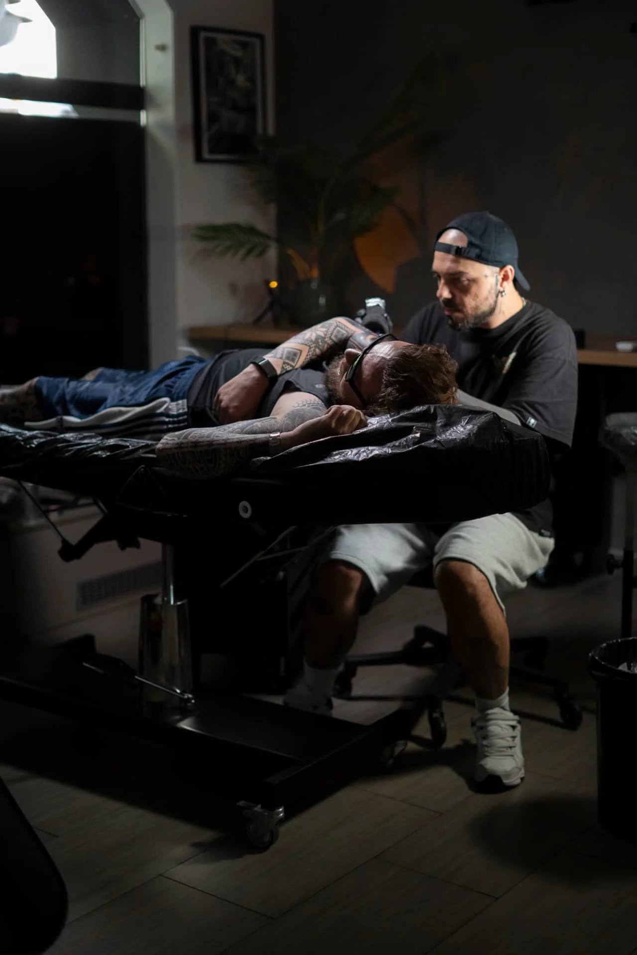 ISTO während einer Tattoo-Sitzung